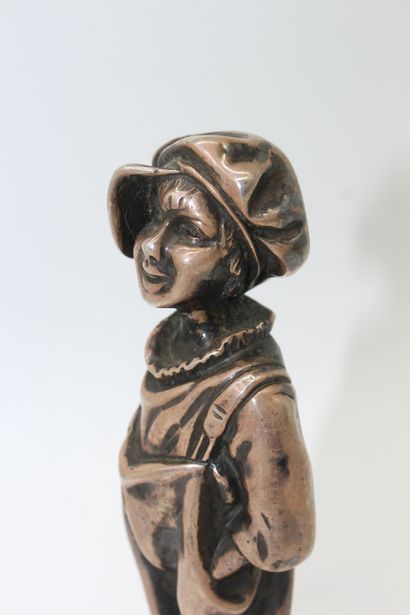 null Jean VERSCHNEIDER (1872-1943)

Le Kid

Mascotte en bronze argenté, titrée...