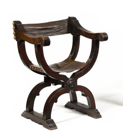 null A walnut curved chair with a carved rosette at the intersection, leather seat...