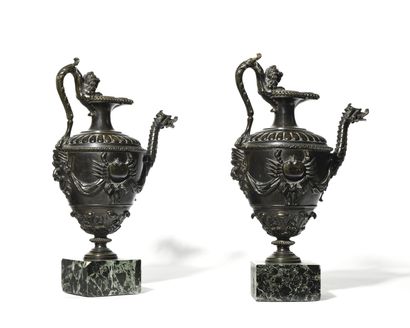 null Pair of chased bronze eagles decorated with dragon, lion, crab and grotesque...