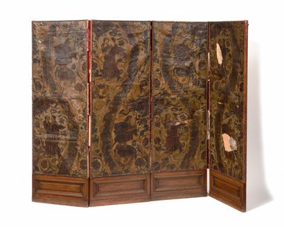 null Embossed leather screen, painted and gilded, decorated with hunting scenes....