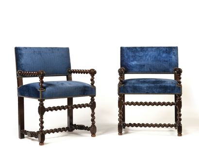 null Pair of walnut armchairs, twisted legs and armrests, ends of the armrests in...