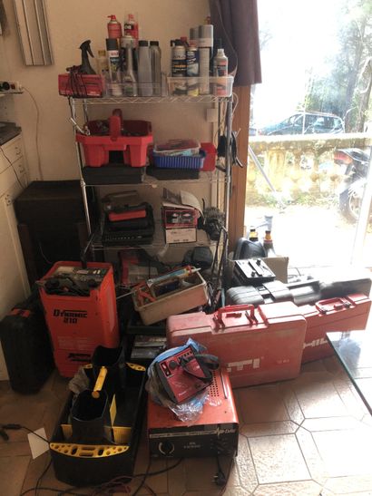 LOT D'OUTILLAGE DIVERS including Hilti and battery charger
