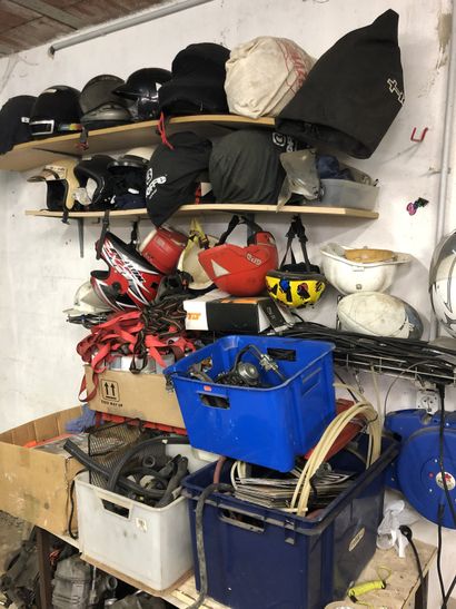 LOT D'OUTILLAGE ATELIER with all the tools, taps, grinder, drill, compressor, fountain...