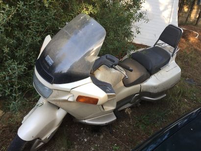 LOT DE TROIS HONDA PACIFIC COAST 1991 Honda Pacific Coast white

Serial number 200108

French...