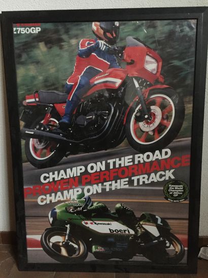 COLLECTION DE LIVRES motorcycles and framed posters