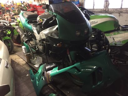 1995 KAWASAKI 949 Base ZX9R

ZX serial number 900B-001648

24 905 kilometres

GODIER...