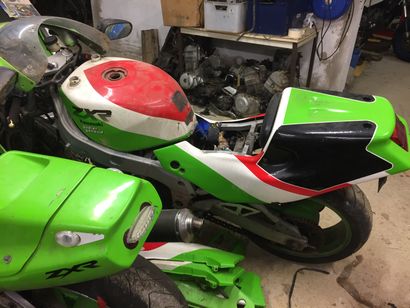 KAWASAKI ZX 750 H ZXR STINGER Serial number ZX750H - 012593

GODIER-GENOUD ''factory''...
