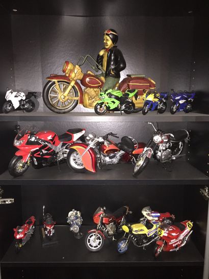 COLLECTION DE MINIATURES motos + vestes et casques motos