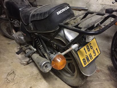 1981 HONDA 400 TWIN Numéro de série 2058119

Boîte Hondamatic

7 268 km

Moto à restaurer

Carte...