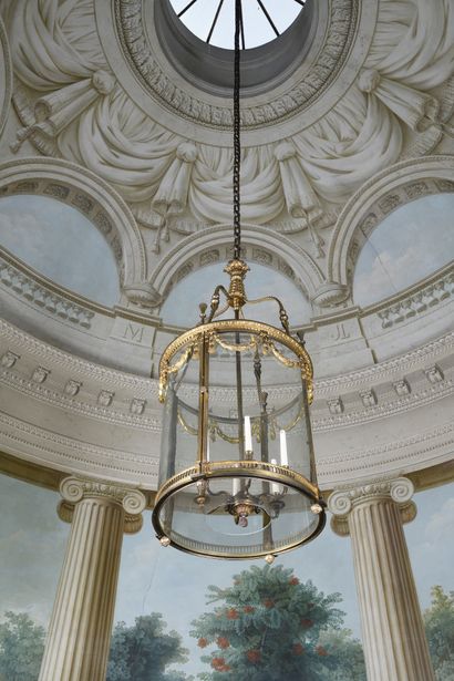 null 
LARGE ormolu LANTERN of circular form with six lights and decoration of garlands...