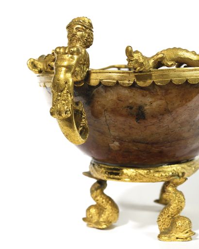 null A BEAUTIFUL JASPE CUP mounted in gilt bronze and chased. The frame richly decorated...