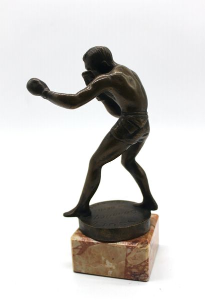  Mascotte Boxeur 
Statuette de radiateur en bronze attribuée à Guiraud Rivière, représente...