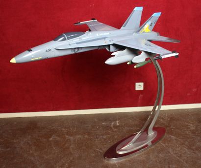 null Maquette Mc Donnell Douglas F-18 Hornet

Grande maquette en résine et bois d'un...