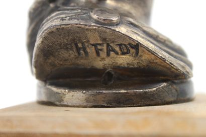 null H. FADY

Femme au casque 

Mascotte signée H. Fady éditeur H.Briand à Paris....