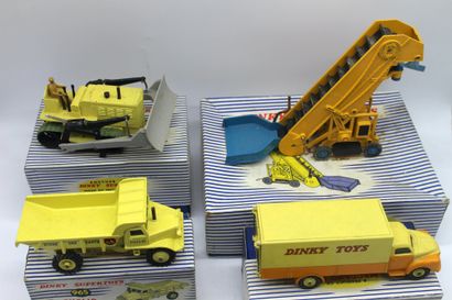 null Dinky Toys- Utility vehicles

Lot of miniatures from Dinky toys, scale 1/43°.

-...