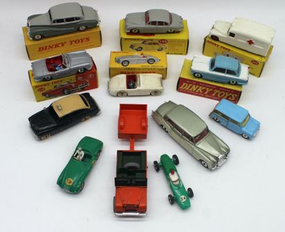 null Dinky Toys-Marques Anglaises

Lot de miniatures de la marques Dinky toys, échelle...