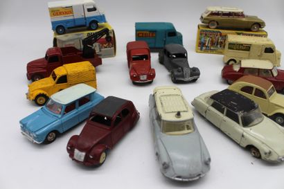null Dinky Toys- Citroën

Lot de miniatures de la marques Dinky toys, échelle 1/43°.

-...