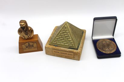 null Trophies Paris Dakar 2000- 2002

Trophy in the shape of an Egyptian Pyramid,...