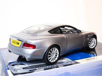 null Aston Martin V12 Vanquish- James Bond 007.

Aston Martin V 12 Vanquish à l'échelle...
