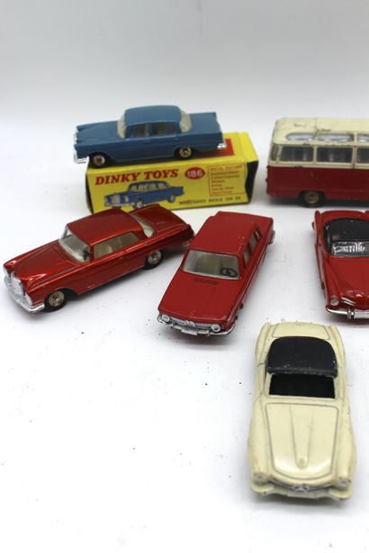 null Dinky Toys-German brand

Lot of miniatures from Dinky toys, scale 1/43°.

Porsche...