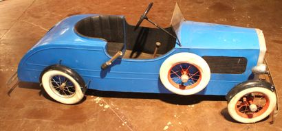 null Electric car for children 

Convertible with sheet metal body on steel frame,...