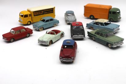Dinky Toys- Simca

Lot de miniatures de la...