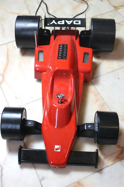 null Radio Formule 1 Ferrari par Dapy

Poste de radio de marque Dapy, en plexiglas...