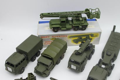 null Dinky Toys-Véhicules militaire

Lot de miniatures de la marques Dinky toys,...