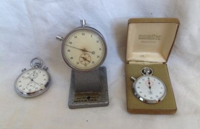 null Lot de Chronomètres

Collection de trois chronographes. L'un, marque Burnat,...
