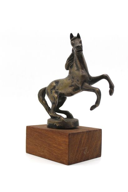  Pur Sang 
Mascotte en bronze argenté. Figure au catalogue Auto-Omnia de 1927 ( sous...