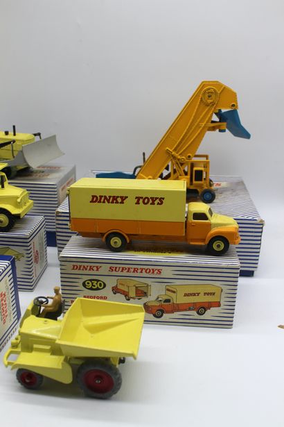 null Dinky Toys- Utility vehicles

Lot of miniatures from Dinky toys, scale 1/43°.

-...
