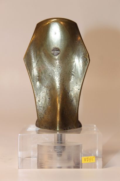 null B. SERTORIO (XXth)

 Sphinx

Mascot signed B.Sertorio, bronze body and face...