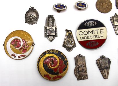 null Souvenirs d'un pilote motocycliste

-13 médailles pendentifs, récompenses de...