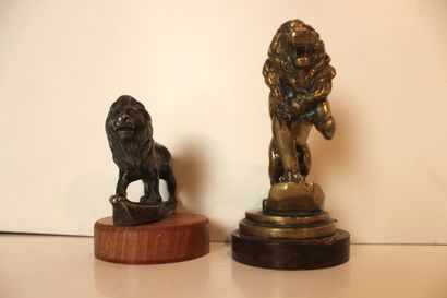 null Deux mascottes Lion Peugeot

- Lion attribué à Villars, bronze argenté, monté...