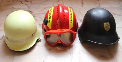 null Fireman helmets and kepi

- F2 Xtrem fireman helmet with fluorescent stripes,...