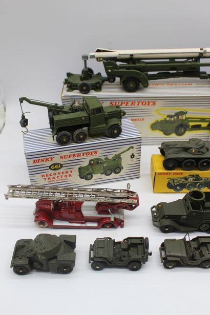 null Dinky Toys- Pompiers et Militaires.

Lot de miniatures de la marques Dinky toys,...