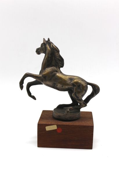  Pur Sang 
Mascotte en bronze argenté. Figure au catalogue Auto-Omnia de 1927 ( sous...