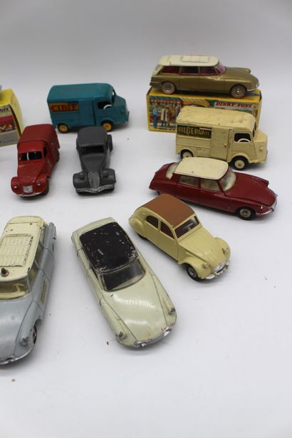 null Dinky Toys- Citroën

Lot de miniatures de la marques Dinky toys, échelle 1/43°.

-...