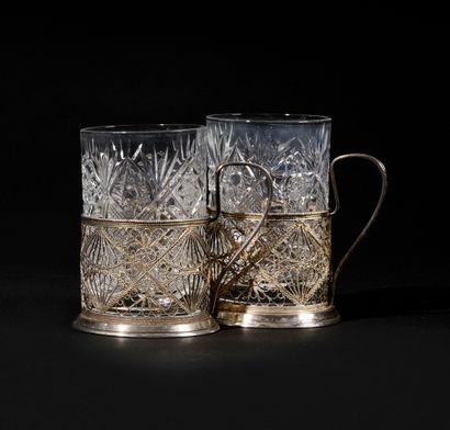 null PAIR OF GLASS HOLDERS WITH TWO CRYSTAL GLASSES

Metal, mark: "3юммет"

9 x 11...