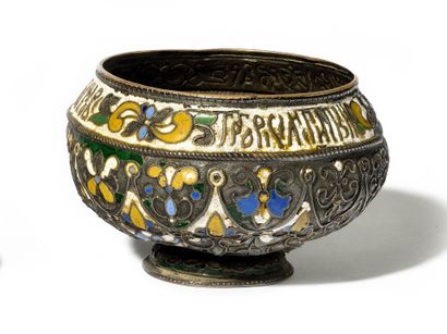 null BOL

In silver and cloisonné enamel with a description on the rim 

Marked badly...
