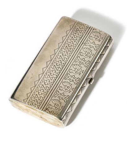 TABATIERE 

Engraved silver

Marks : K B,...