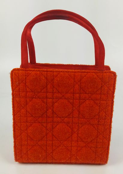 null CHRISTIAN DIOR

Small "Lady Dior" bag in orange tweed, red suede handles. Snap...