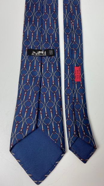 null Three silk ties in blue tones.

Good condition