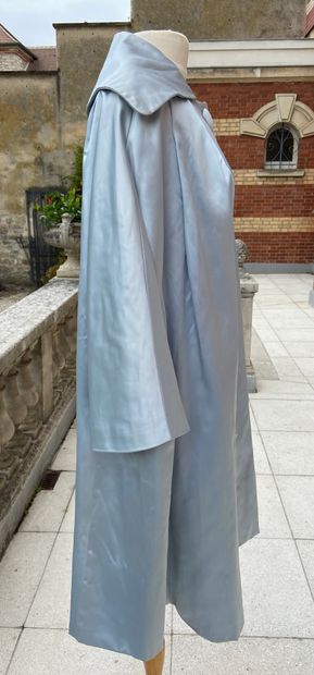 null Jean PATOU

Light blue silk satin coat (soiling and marks), size 38-40 approx.,...