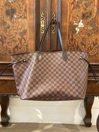 null LOUIS VUITTON



Neverfull" tote bag in checkerboard canvas and brown leather,...