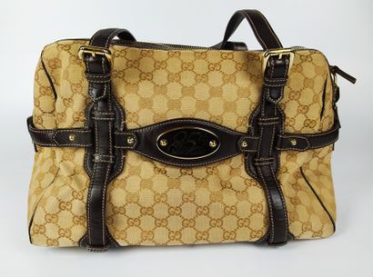  GUCCI 
Bag in monogrammed canvas and brown leather with golden metal fittings. 
Limited...