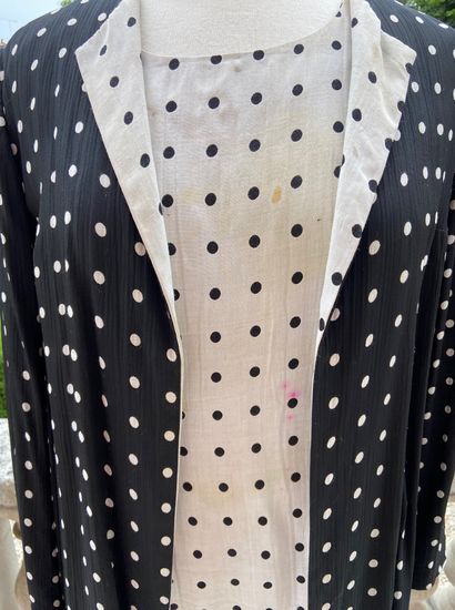 null CHRISTIAN DIOR - Paris

Dress and coat set with polka dots on a black and white...