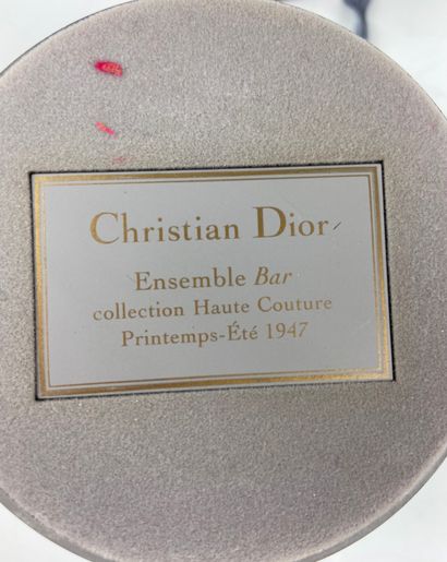 null CHRISTIAN DIOR

Bar set 

Haute couture collection Spring-summer 1947

Snow...