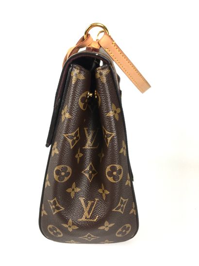 null LOUIS VUITTON

Cluny MM bag in Monogram canvas.

The magnetic flap and the inside...