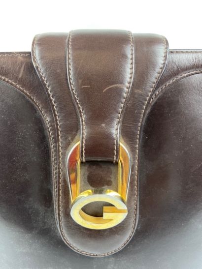 null GUCCI

Shoulder bag in brown box, snap closure with golden metal logo.

About...